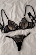 Black shellfish lingerie set.